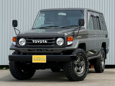 TOYOTA LAND CRUISER 70 - 5