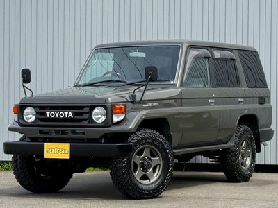 TOYOTA LAND CRUISER 70 - 1