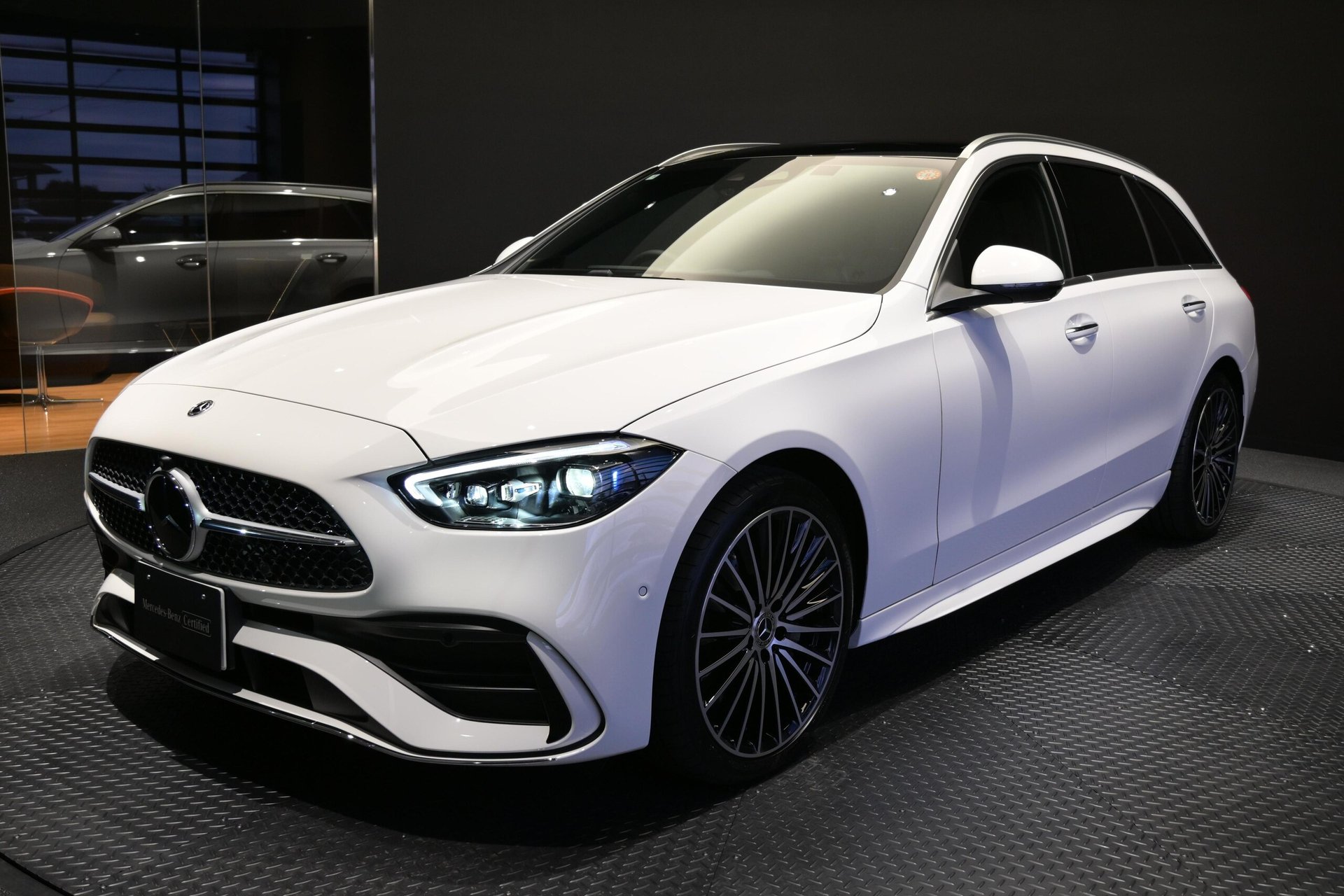 MERCEDES-BENZ C-CLASS WAGON - View 1