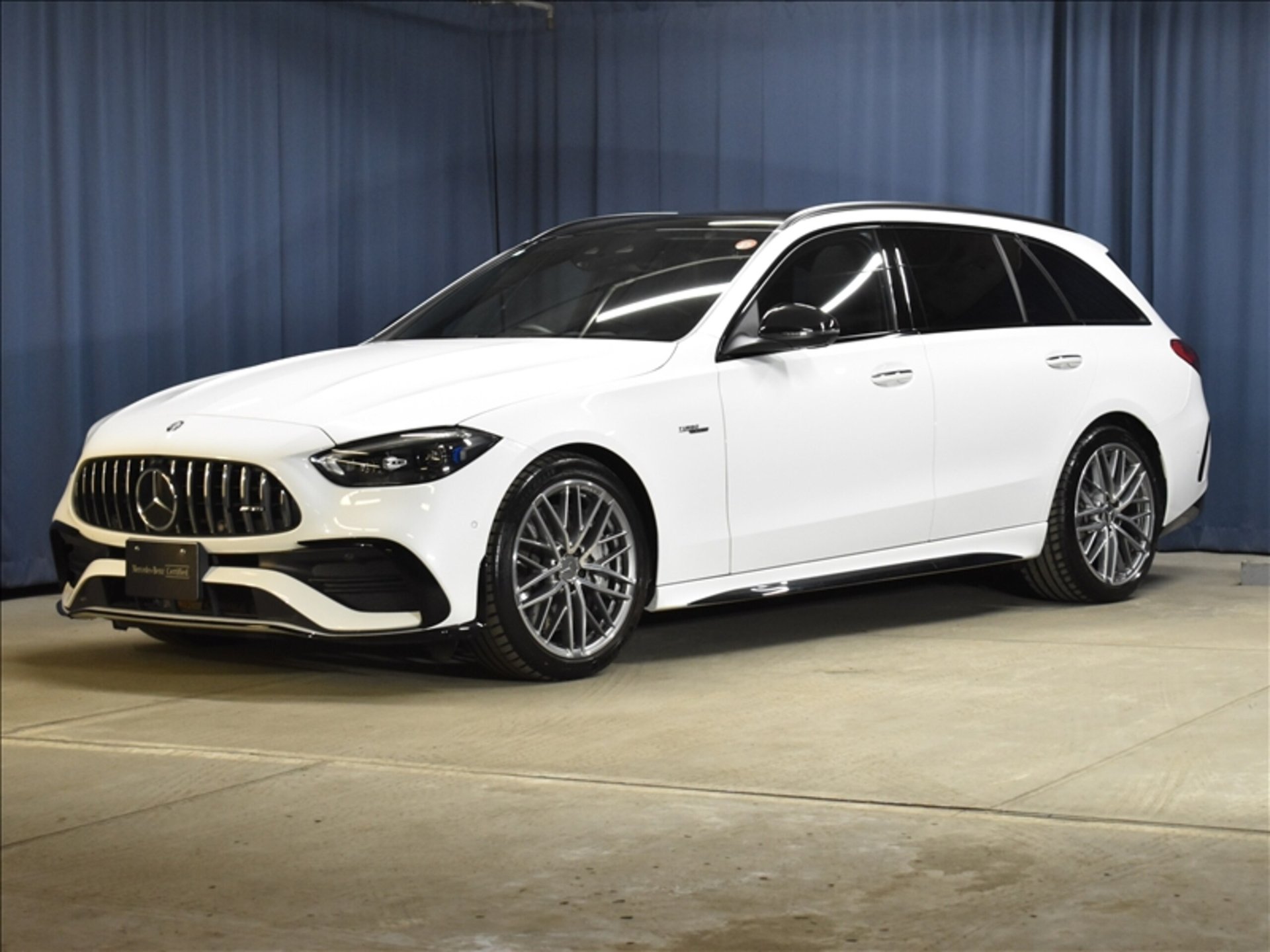 MERCEDES-BENZ C-CLASS WAGON AMG - View 1