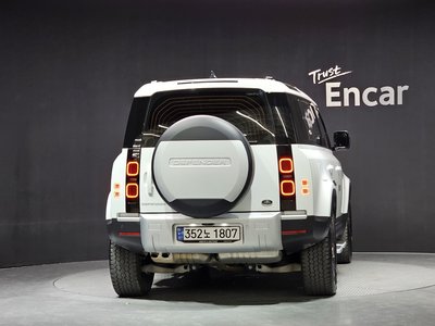 LAND ROVER DEFENDER - 4