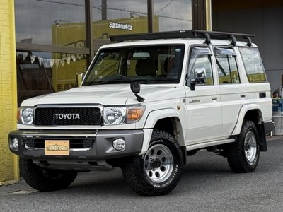 TOYOTA LAND CRUISER 70 - 1