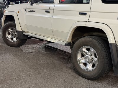 TOYOTA LAND CRUISER - 6