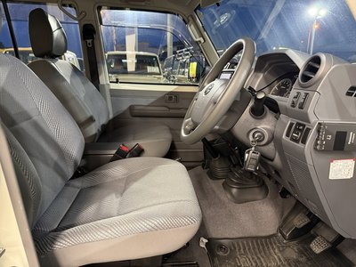 TOYOTA LAND CRUISER - 7