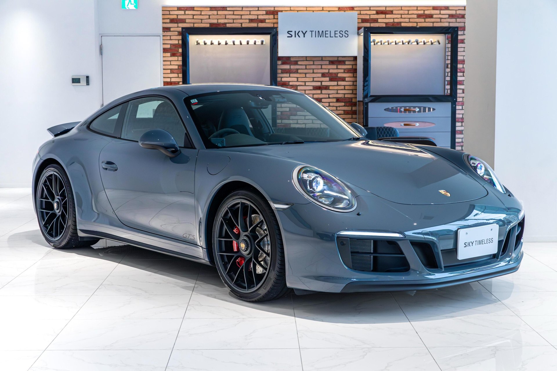 PORSCHE 911 - View 1