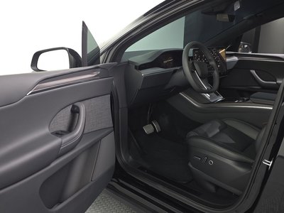 TESLA MODEL X - 10