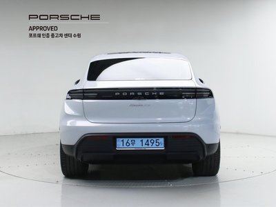 PORSCHE MACAN - 3