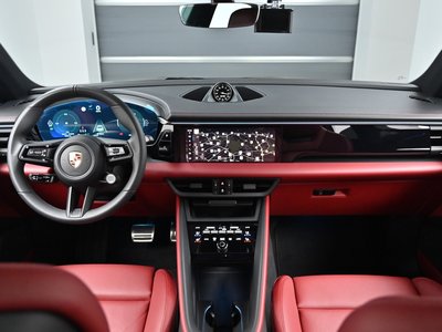 PORSCHE MACAN - 4