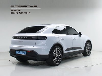PORSCHE MACAN - 5