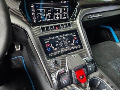 LAMBORGHINI URUS - 9