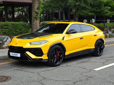 LAMBORGHINI URUS - 1