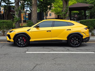 LAMBORGHINI URUS - 7