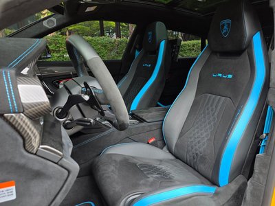 LAMBORGHINI URUS - 10