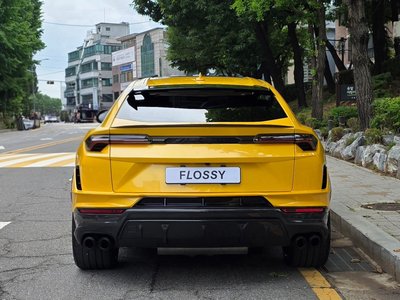 LAMBORGHINI URUS - 3