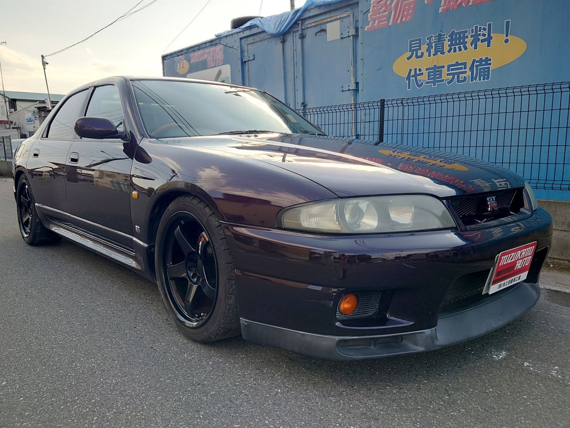 NISSAN SKYLINE GT-R SEDAN - View 1