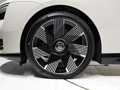 ROLLS-ROYCE SPECTRE - 7