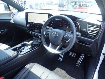 2025 Lexus NX — фото 8