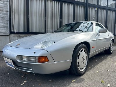 PORSCHE 928