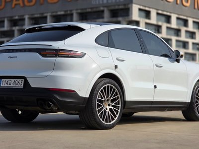 2022 Porsche CAYENNE photo 5