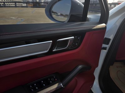 2022 Porsche CAYENNE thumbnail 13