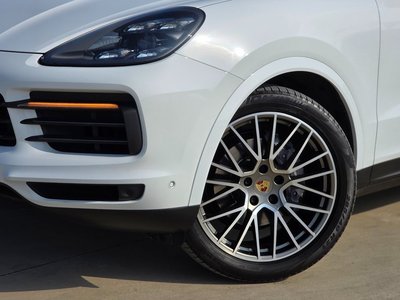2022 Porsche CAYENNE photo 3