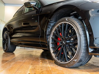 ASTON MARTIN DBX - 10