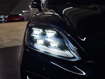 PORSCHE CAYENNE - 8