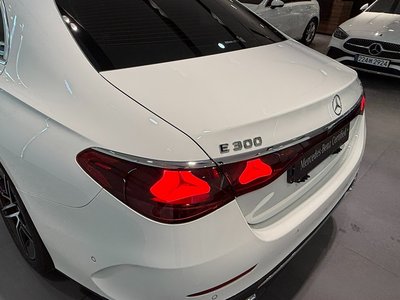 MERCEDES-BENZ E-CLASS - 8