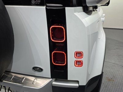 LAND ROVER DEFENDER - 10