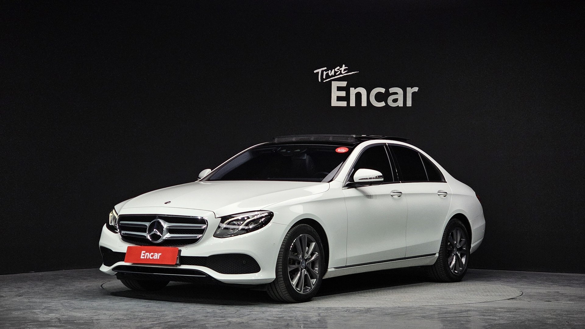 MERCEDES-BENZ E-CLASS - View 1