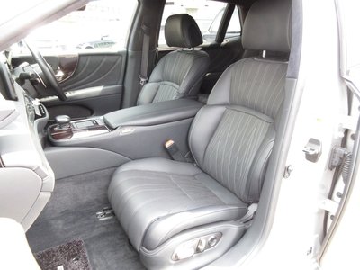 LEXUS LS - 8