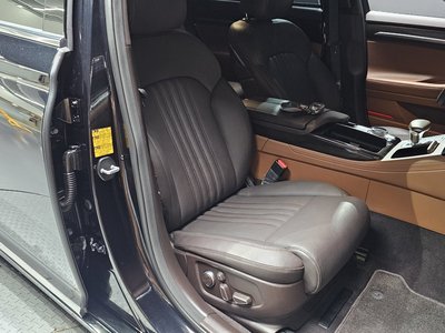 2019 Genesis G90 thumbnail 17