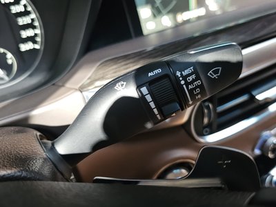 2019 Genesis G90 thumbnail 36