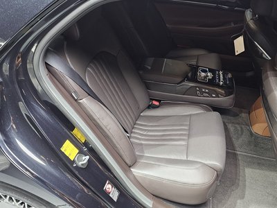 2019 Genesis G90 thumbnail 16