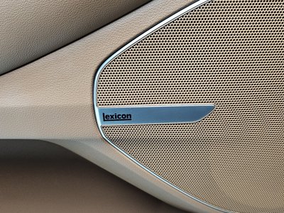 2019 Genesis G90 thumbnail 34