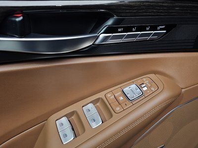 2019 Genesis G90 thumbnail 28