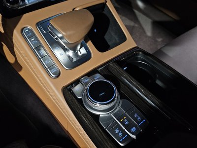 2019 Genesis G90 thumbnail 12