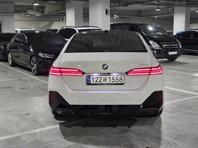 2023 BMW 5 SERIES — фото 3