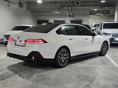 2023 BMW 5 SERIES — фото 4
