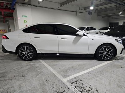 2023 BMW 5 SERIES — миниатюра 11