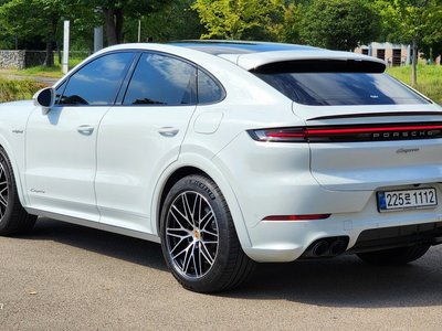 2025 Porsche CAYENNE 照片 2