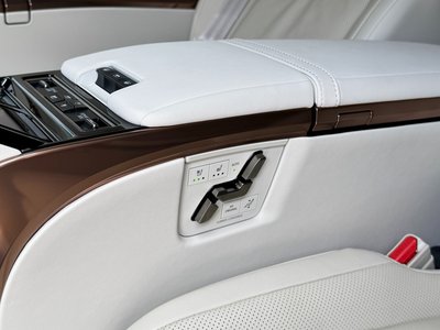 2024 Lexus LM — миниатюра 18