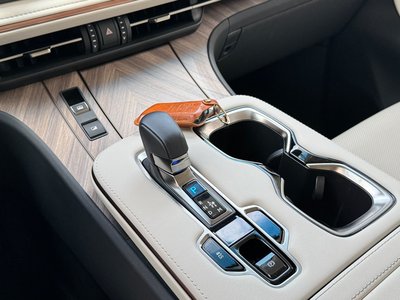 2024 Lexus LM — миниатюра 11