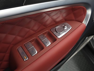 2023 Genesis THE NEW G70 thumbnail 32