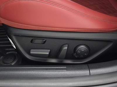2023 Genesis THE NEW G70 thumbnail 28