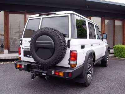 TOYOTA LAND CRUISER 70 - 2