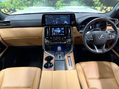 صورة 2 لـ 2025 Lexus LX