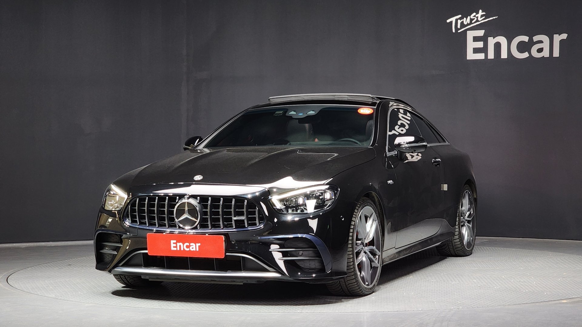 MERCEDES-BENZ E-CLASS - View 1