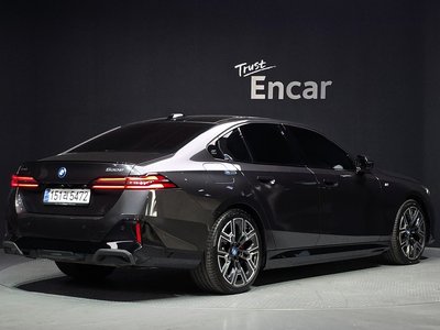 2025 BMW 5 SERIES 照片 4