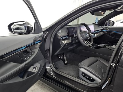 2025 BMW 5 SERIES 缩略图 13